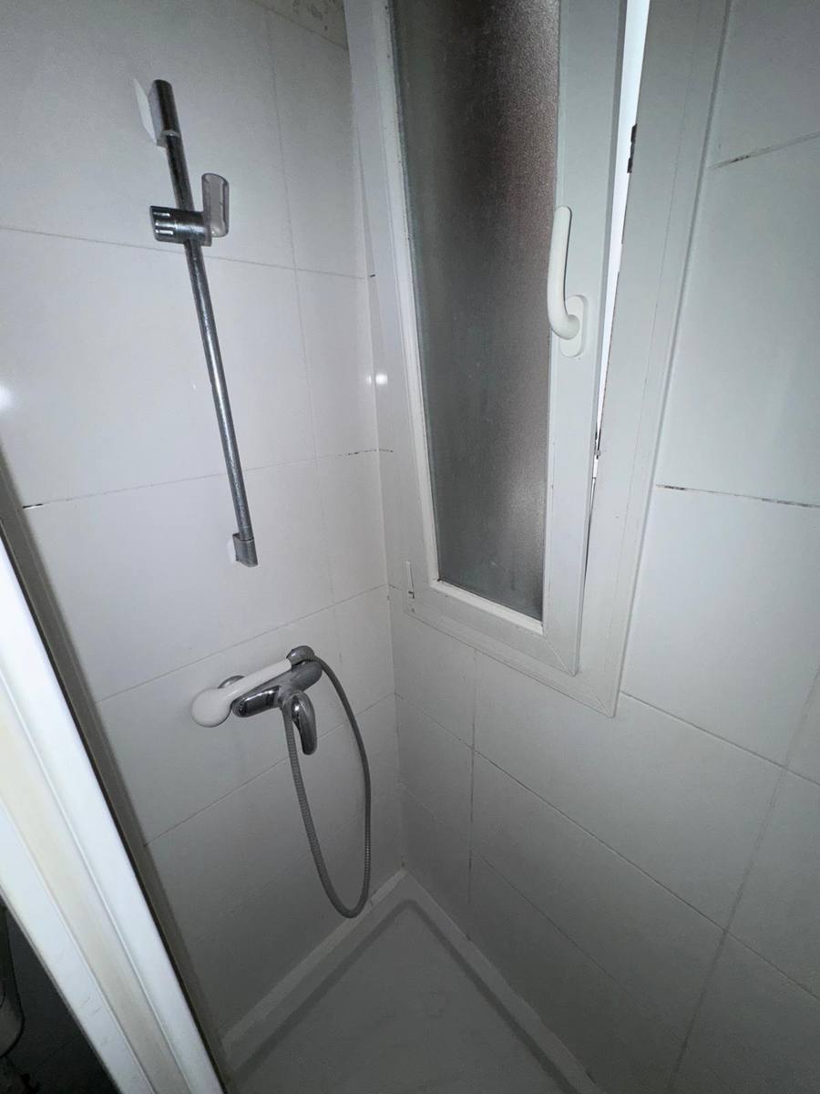 04-avant-travaux-renovation-douche-salle-bain-clichy-hauts-de-seine-92 04-avant-travaux-renovation-douche-salle-bain-clichy-hauts-de-seine-92