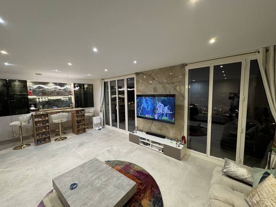 Rénovation d'un appartement à Paris : carrelage, sols, peinture, création d'un bar