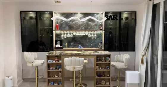 02-travaux-renovation-salon-paris-75-creation-bar-sur-mesure